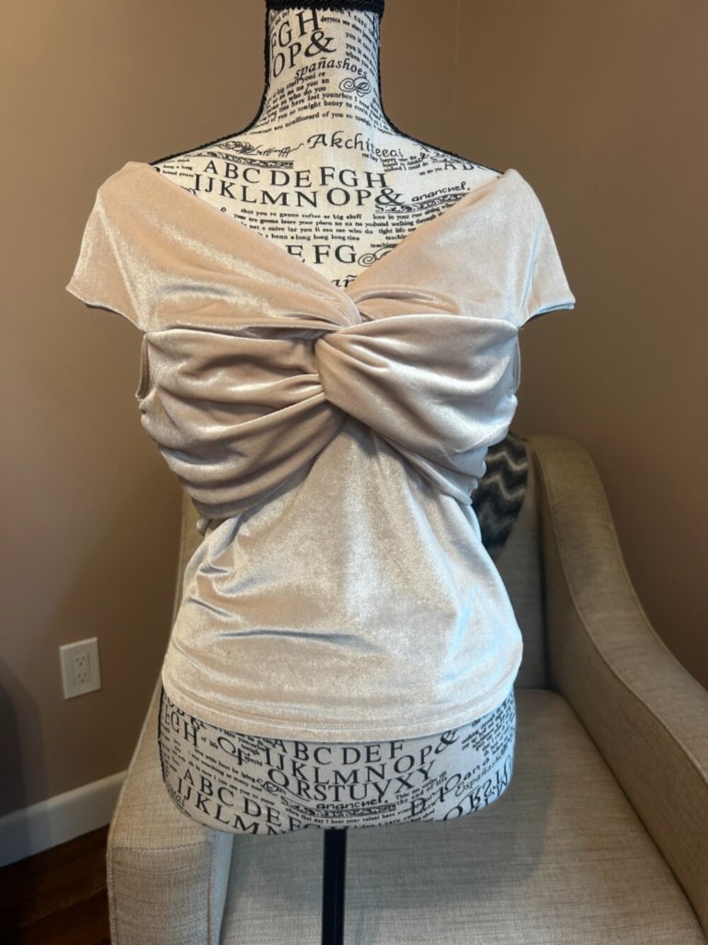 Reformation Ezlynn Off the Shoulder Twist Top Light Pink Gold M